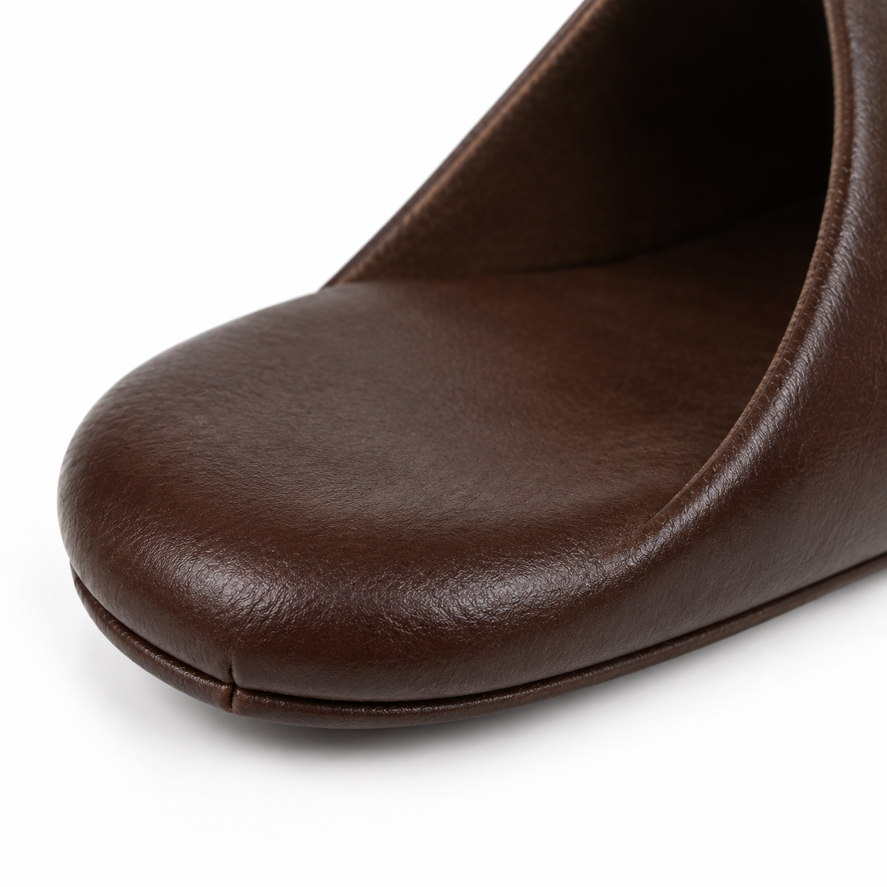 Chaussons homme marron foncé à enfiler à semelle ferme