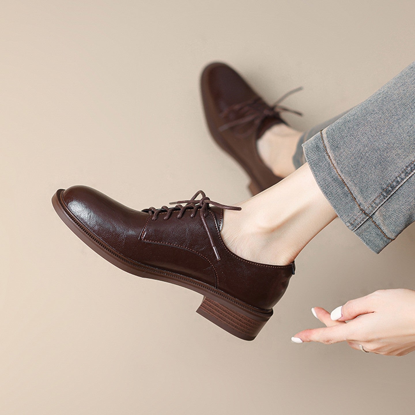 Chaussures à lacets en cuir classiques pour femme