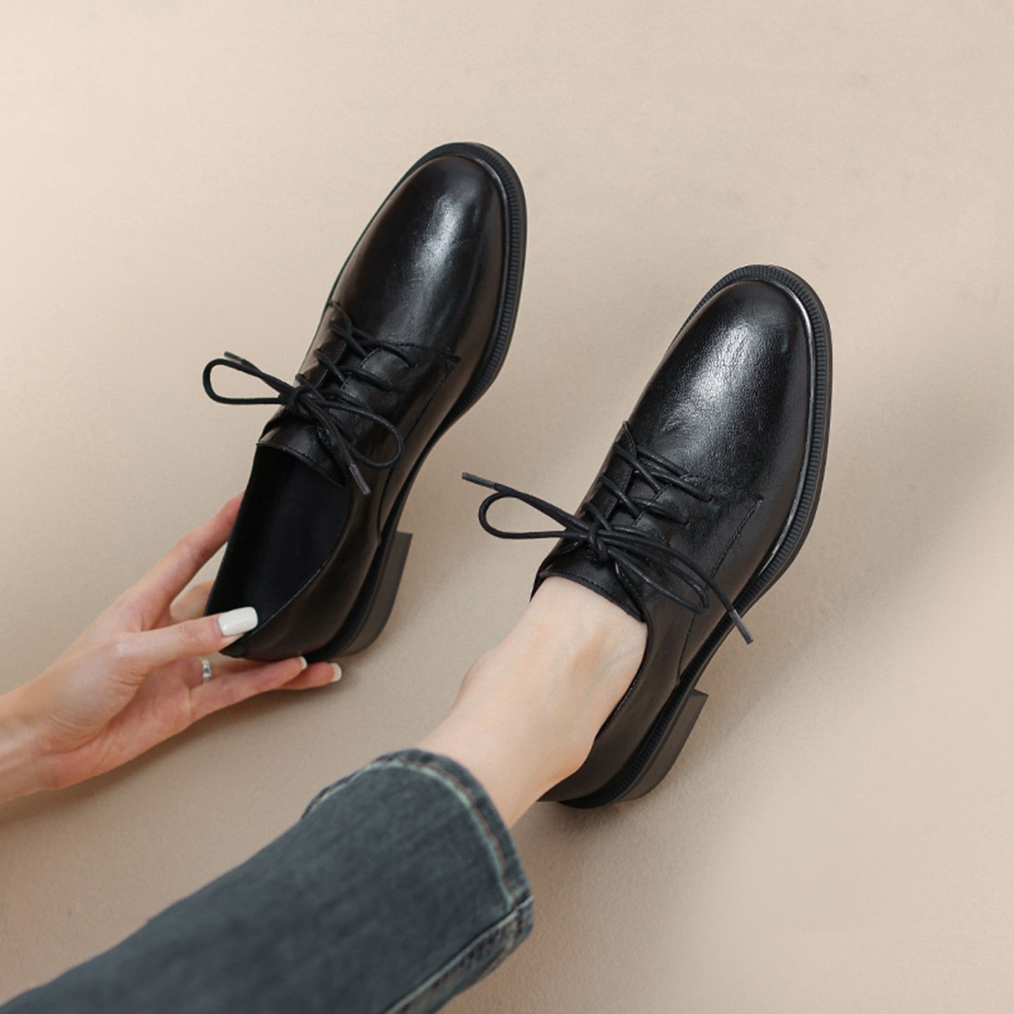 Chaussures à lacets en cuir classiques pour femme