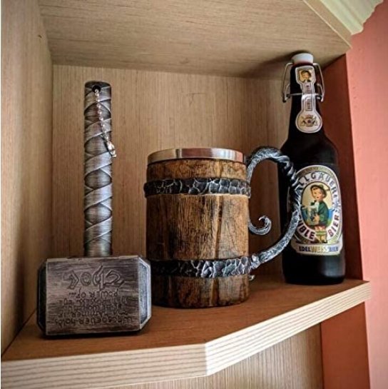 Chope de taverne nordique isolée pour boissons chaudes et froides