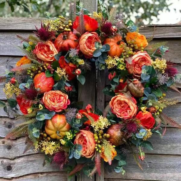 Couronne automnale florale avec citrouilles