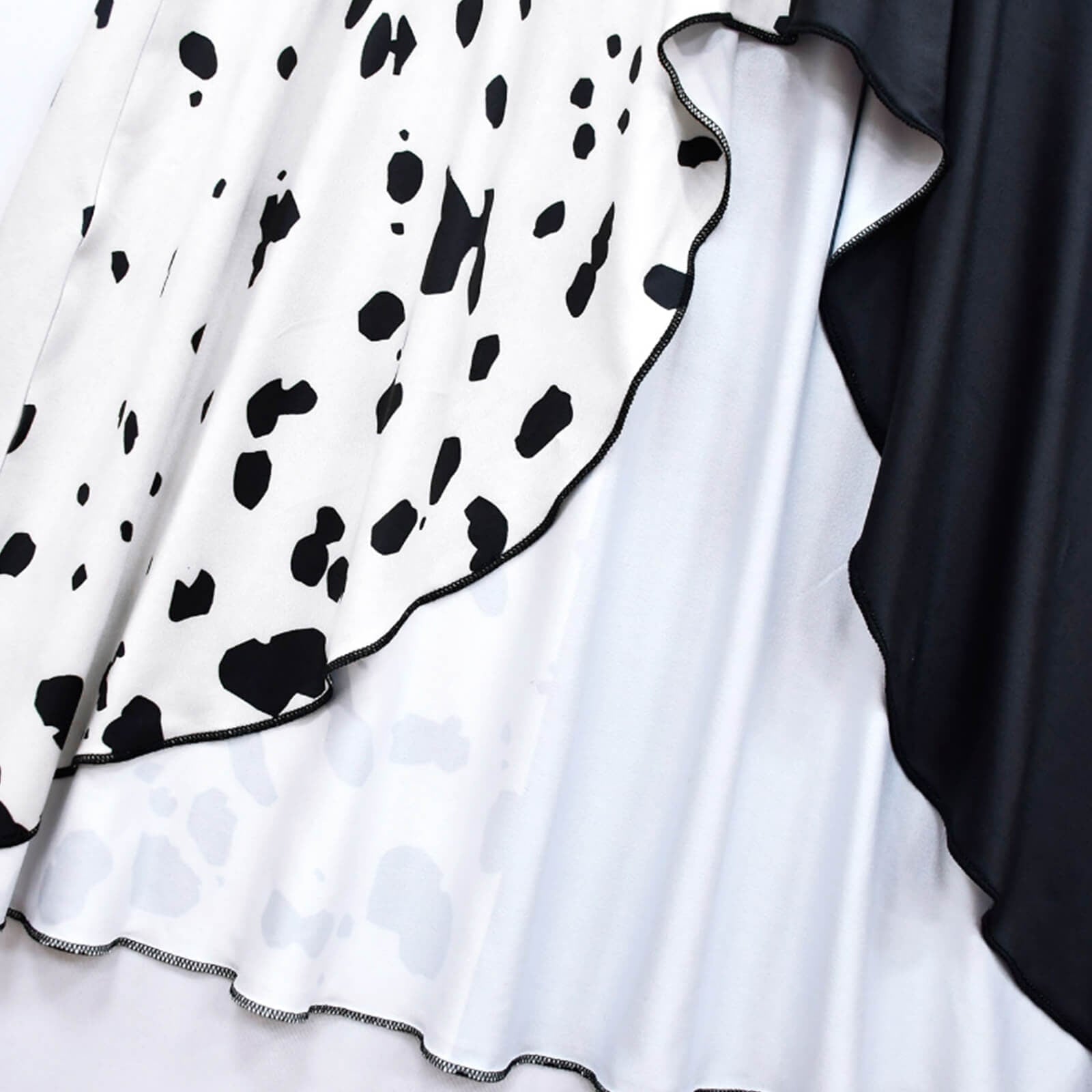 Déguisement Halloween fille, robe noire et blanche à pois dalmatien avec cape, polyester, masque à plumes et perruque bi