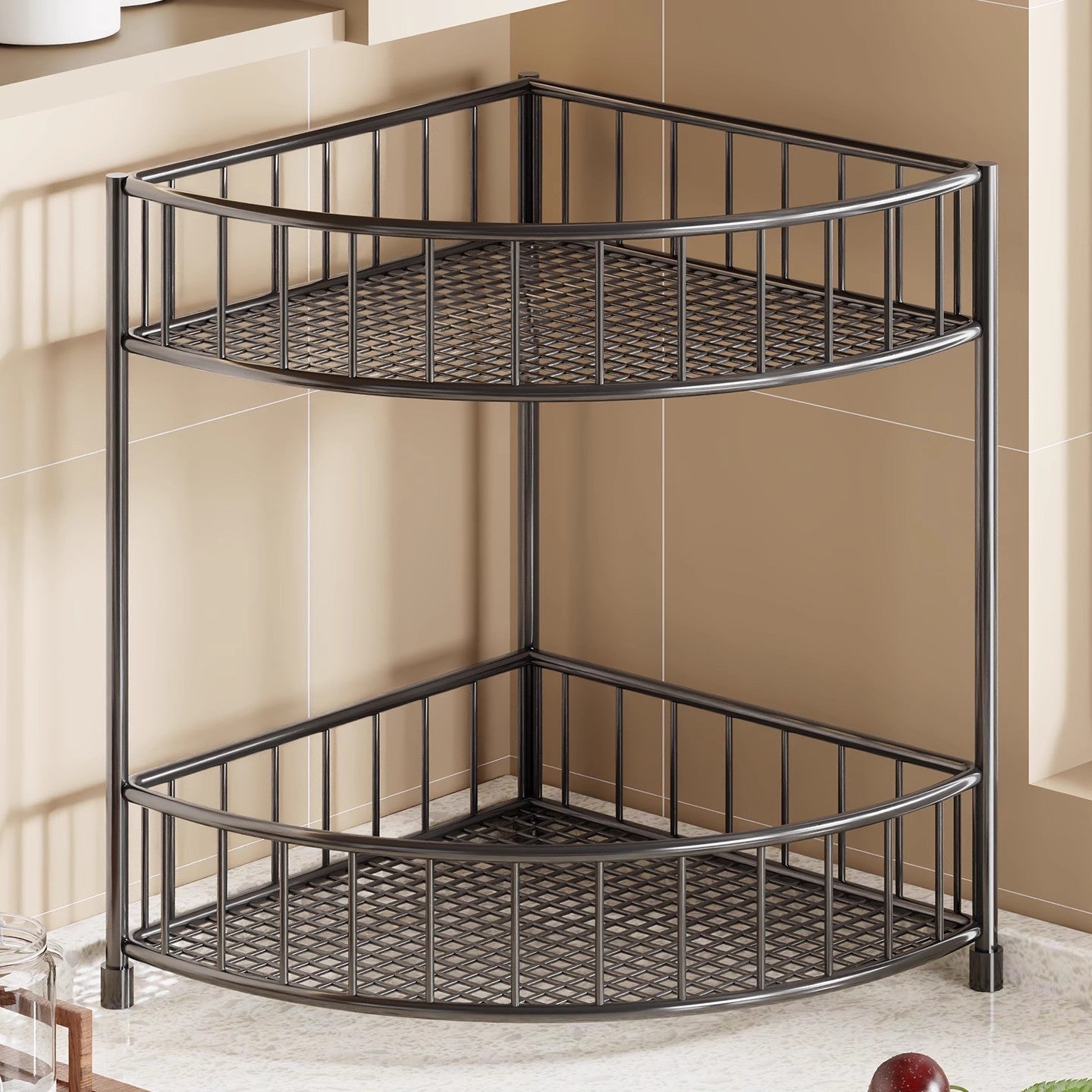 Étagère d'angle de cuisine à trois niveaux avec rebords surélevés et plateaux en maille
