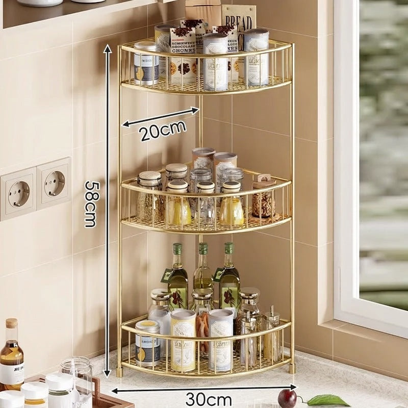 Étagère d'angle de cuisine à trois niveaux avec rebords surélevés et plateaux en maille
