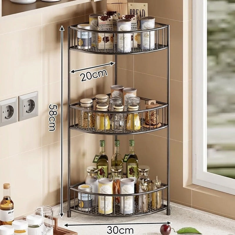 Étagère d'angle de cuisine à trois niveaux avec rebords surélevés et plateaux en maille