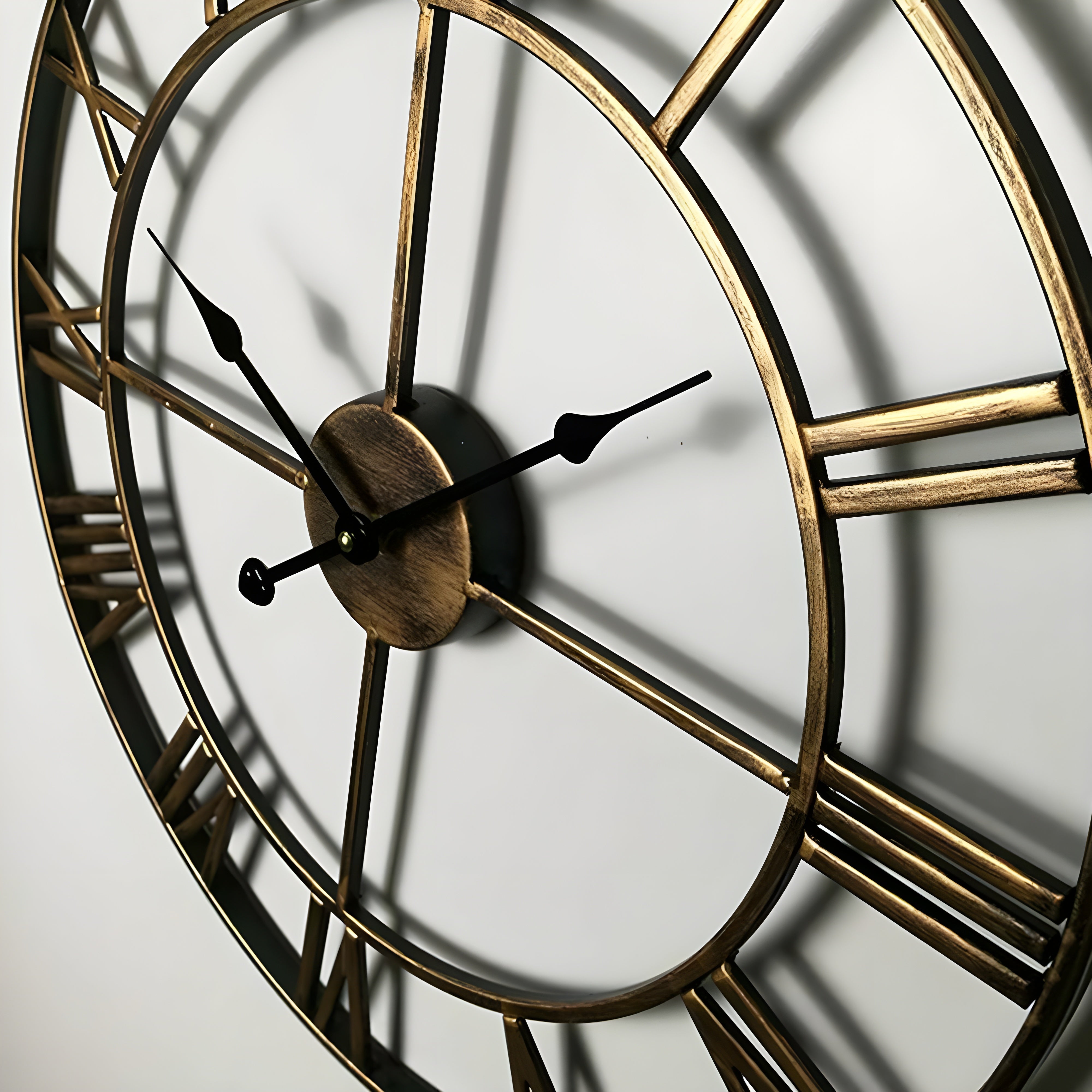 Horloge murale silencieuse en fer forgé à chiffres romains