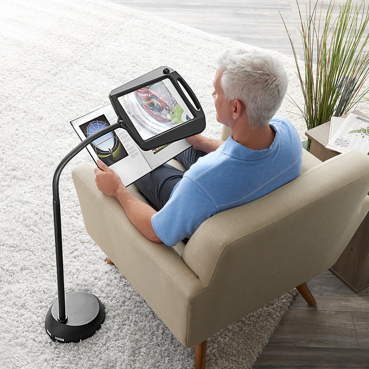 Lampadaire loupe LED réglable pour vision améliorée