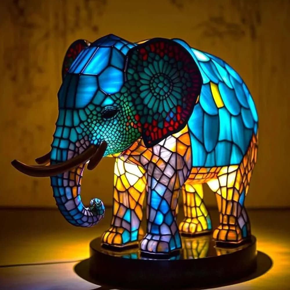 Lampe à motif animal VitraFauna — Design style vitrail, forme sculpturale