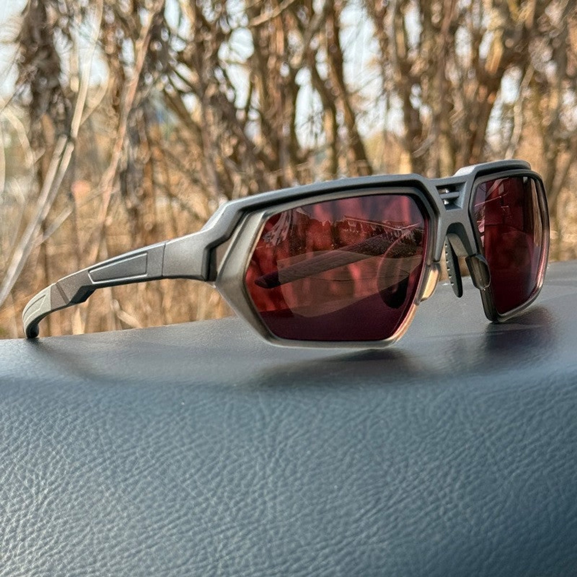 Lunettes de soleil de sport photochromiques polarisées avec verres pour vision nocturne et monture enveloppante tactique
