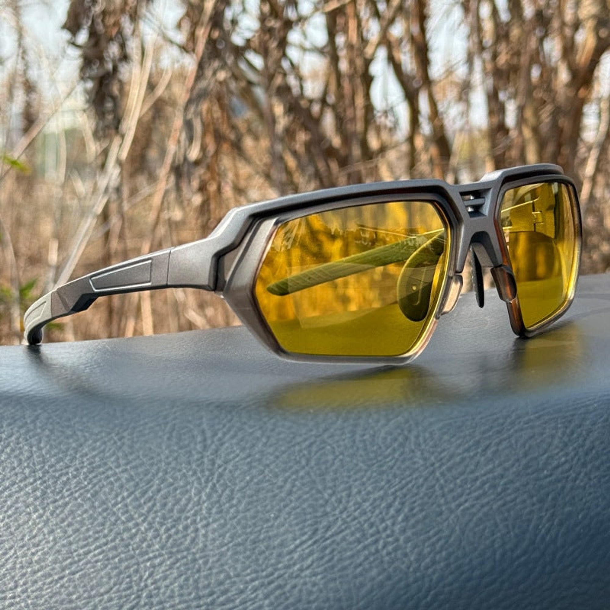 Lunettes de soleil de sport photochromiques polarisées avec verres pour vision nocturne et monture enveloppante tactique