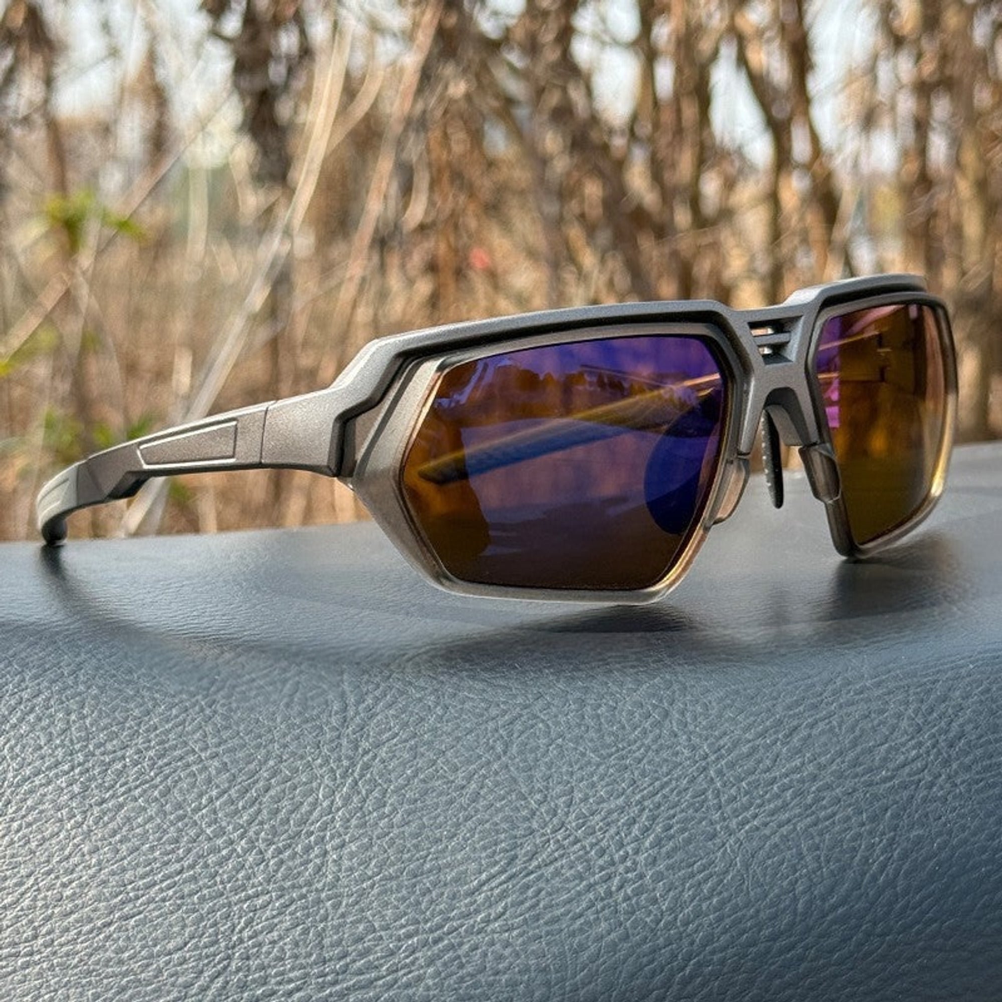 Lunettes de soleil de sport photochromiques polarisées avec verres pour vision nocturne et monture enveloppante tactique