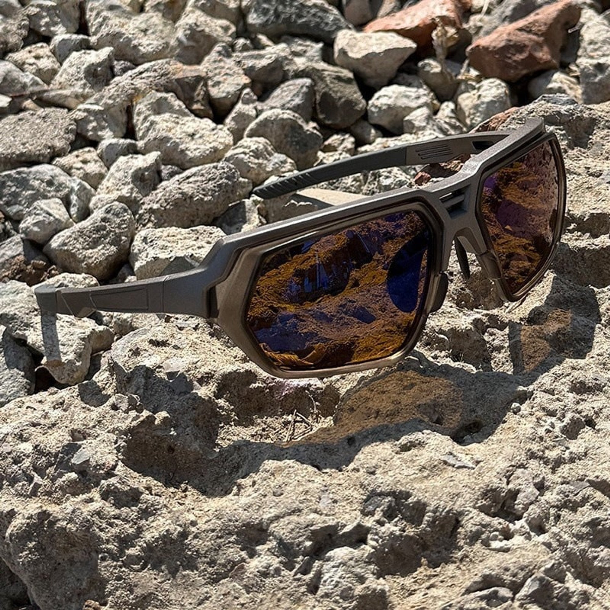 Lunettes de soleil de sport photochromiques polarisées avec verres pour vision nocturne et monture enveloppante tactique