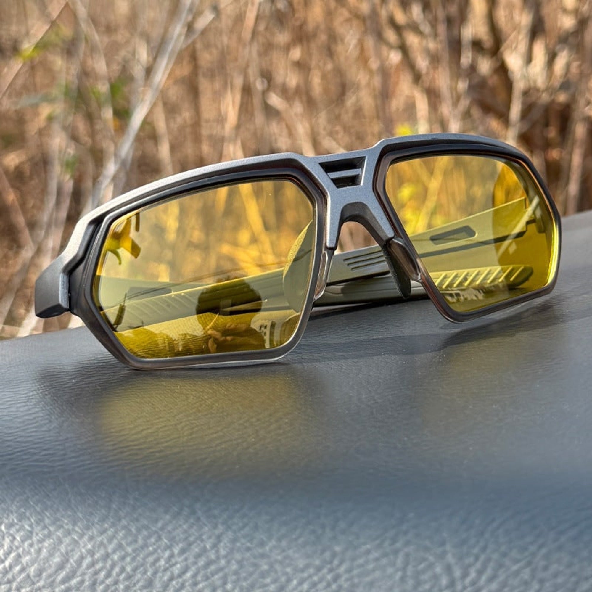 Lunettes de soleil de sport photochromiques polarisées avec verres pour vision nocturne et monture enveloppante tactique