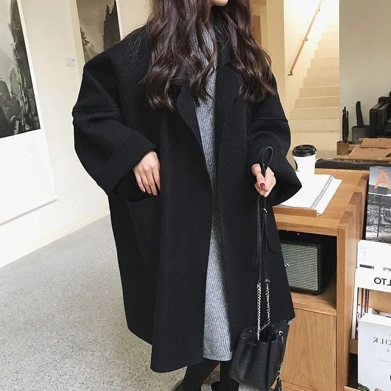 Manteau oversize femme avec revers et poches plaquées, poignets retroussés et épaules tombantes, café ou noir, tailles S