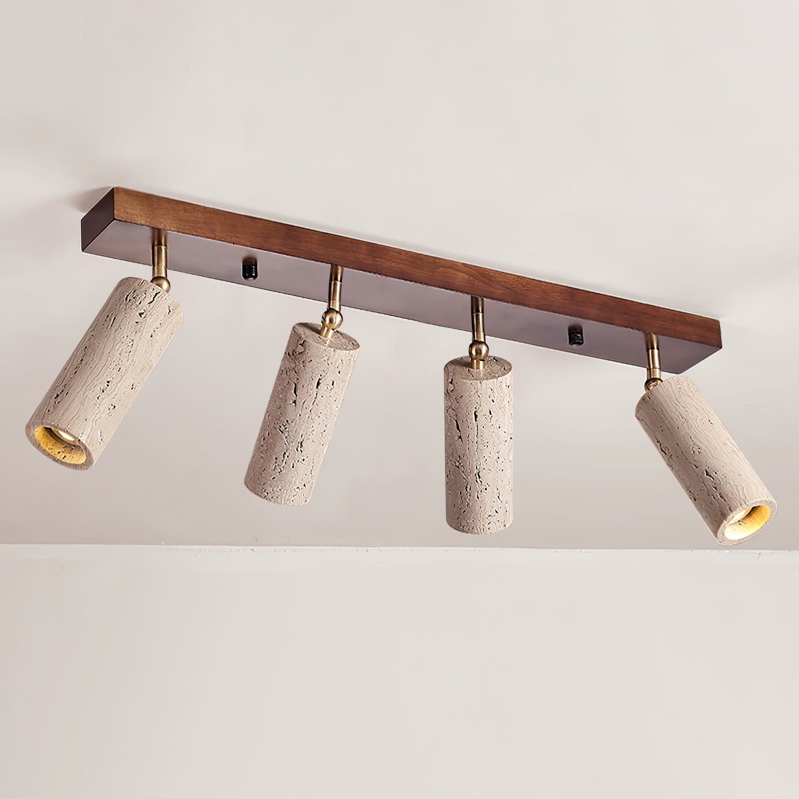 Plafonnier industriel en bois et béton avec spots orientables