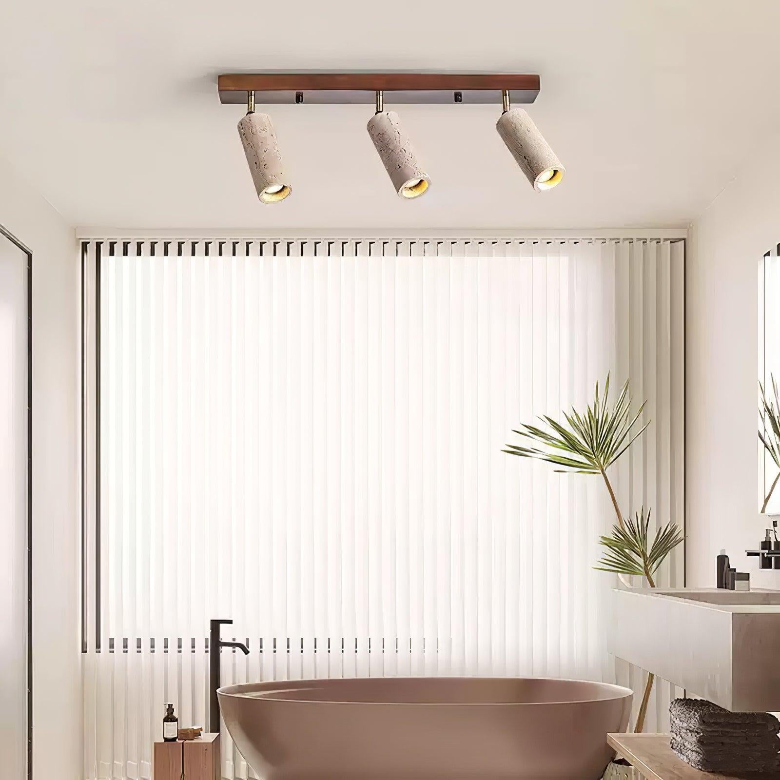 Plafonnier industriel en bois et béton avec spots orientables