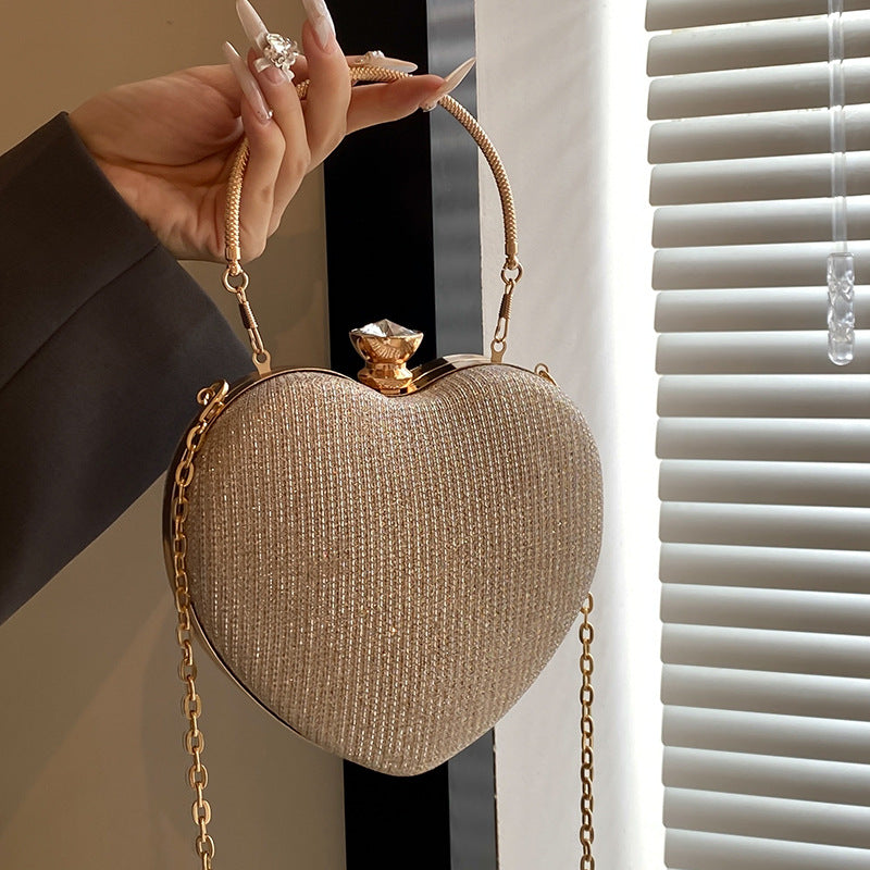 Pochette de soirée glamour en forme de cœur