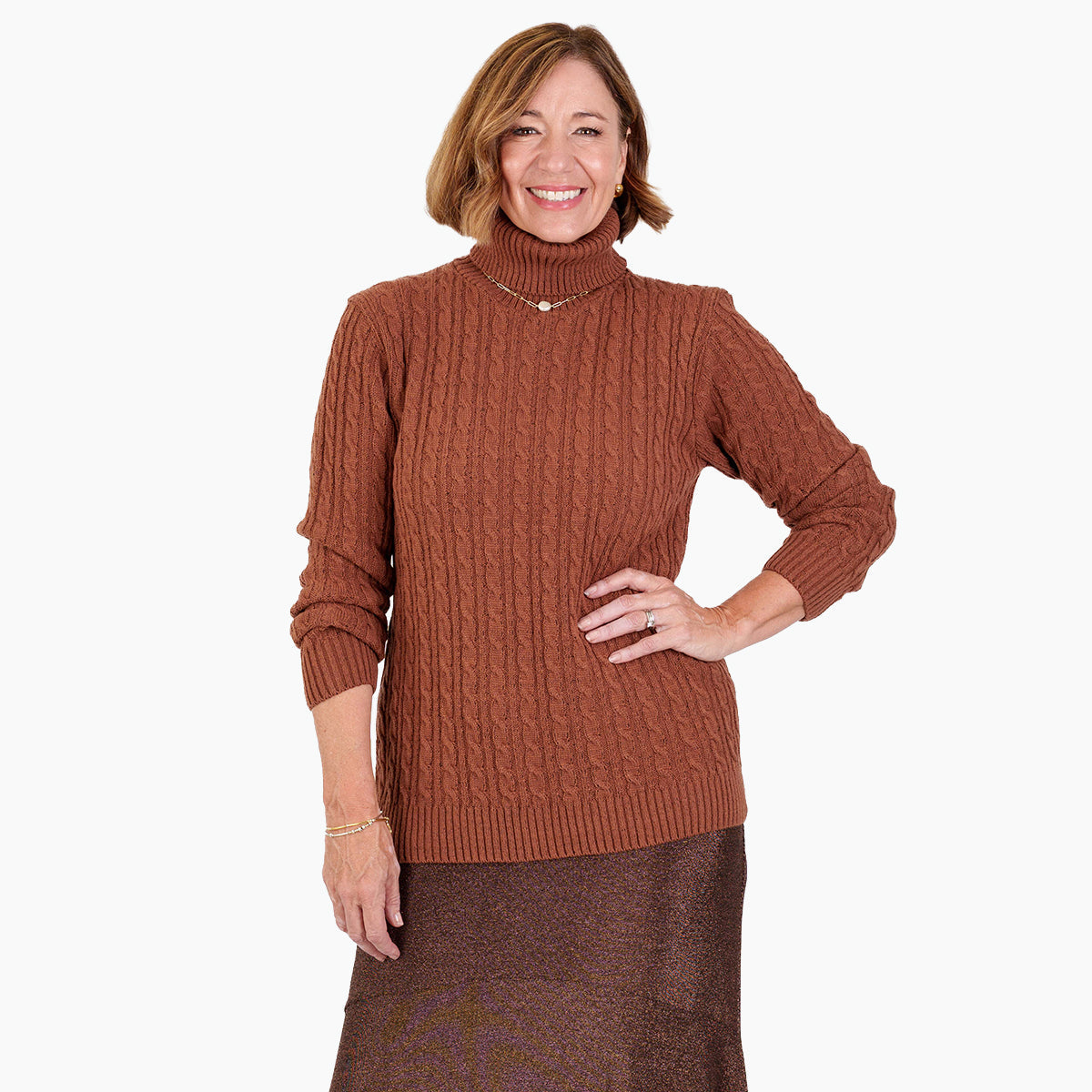 Pull femme col roulé à torsades avec manches longues et finitions côtelées