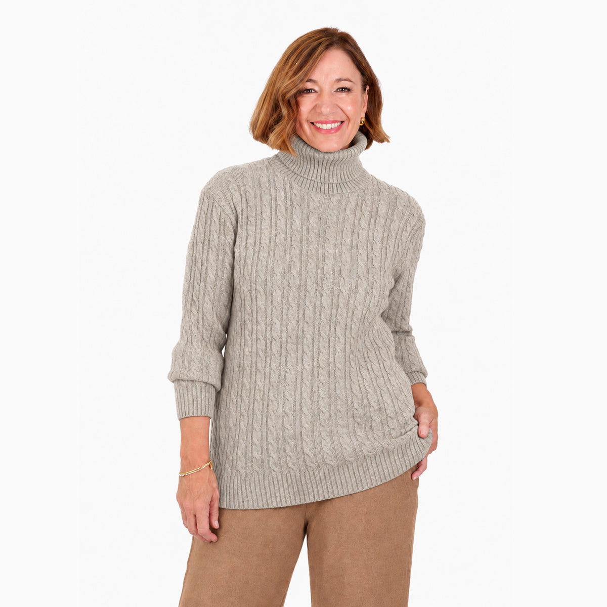 Pull femme col roulé à torsades avec manches longues et finitions côtelées