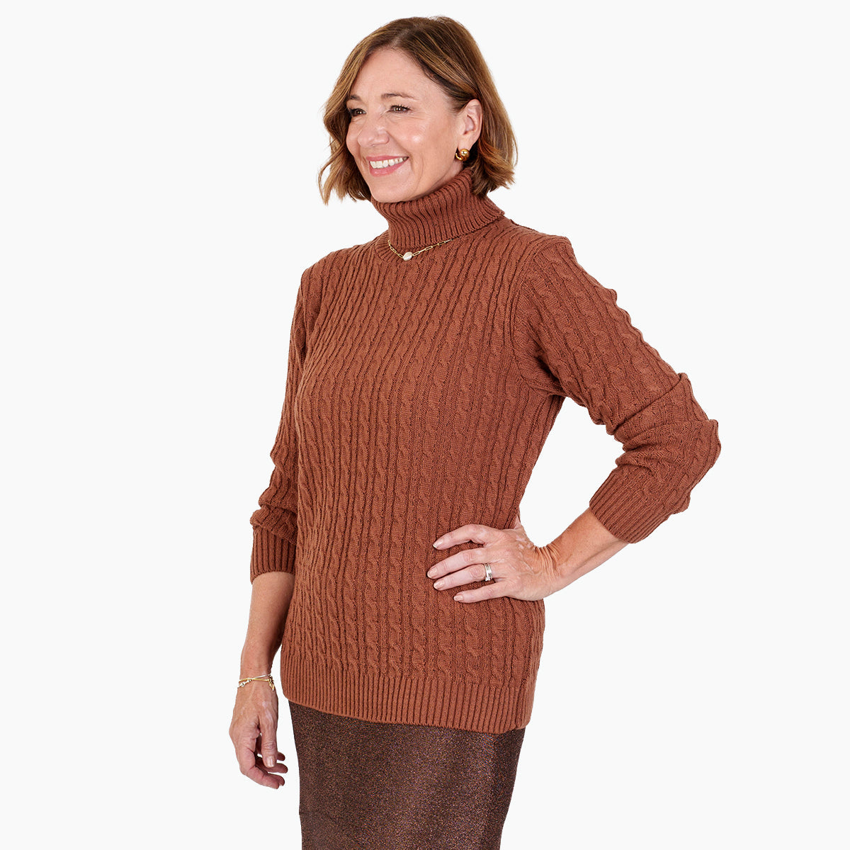 Pull femme col roulé à torsades avec manches longues et finitions côtelées