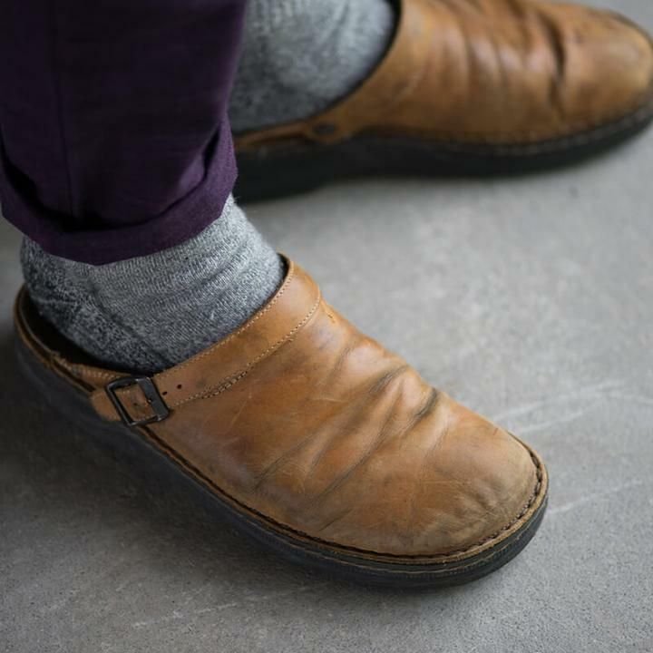 Sabots fermés en simili cuir avec bride à boucle, enfilage facile, semelle intérieure rembourrée, pour homme et femme, b