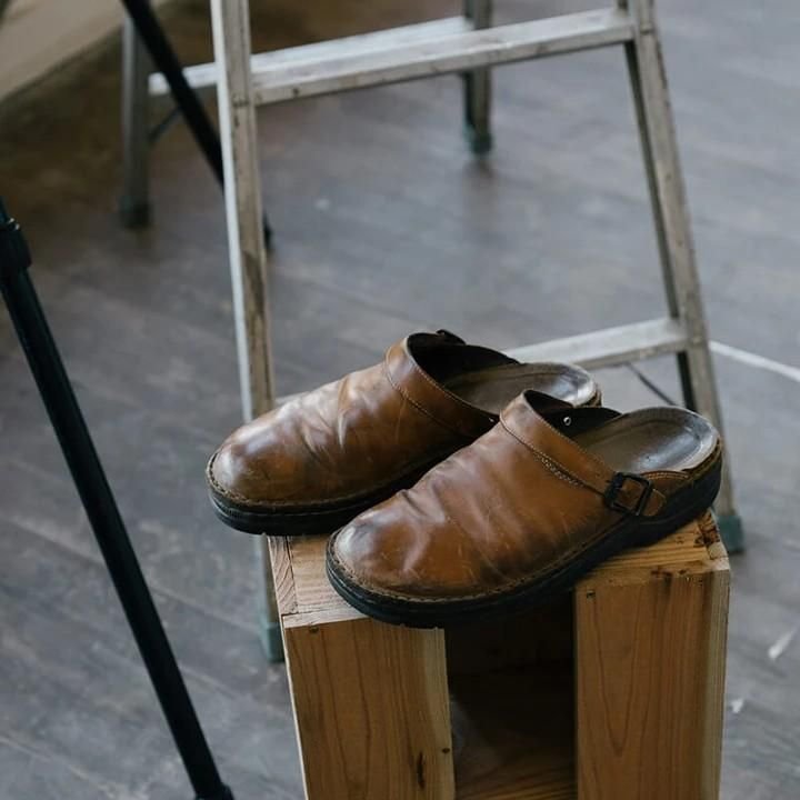Sabots fermés en simili cuir avec bride à boucle, enfilage facile, semelle intérieure rembourrée, pour homme et femme, b