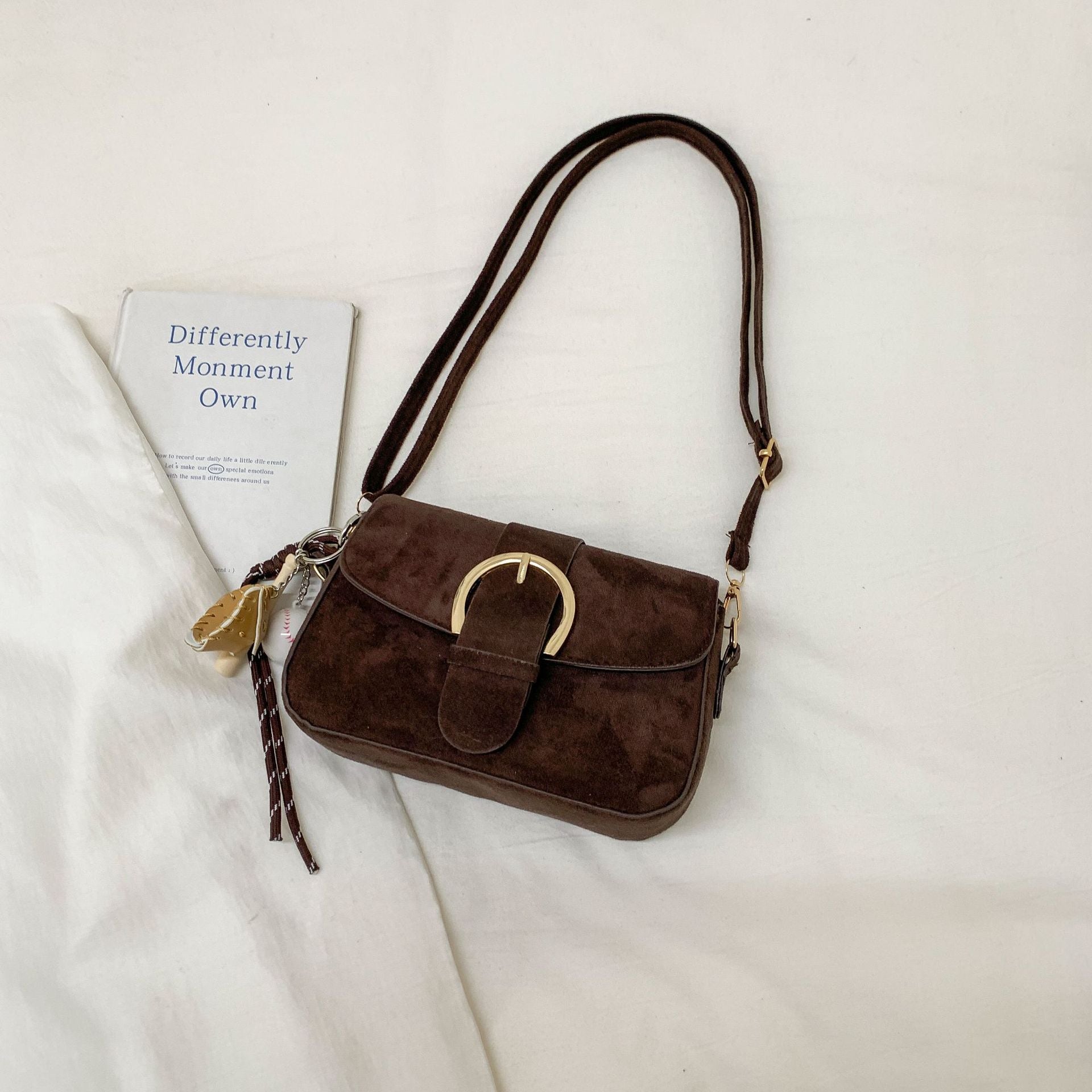 Sac à bandoulière élégant en daim