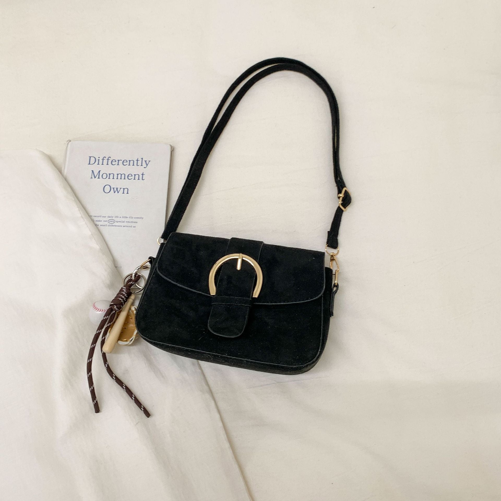 Sac à bandoulière élégant en daim