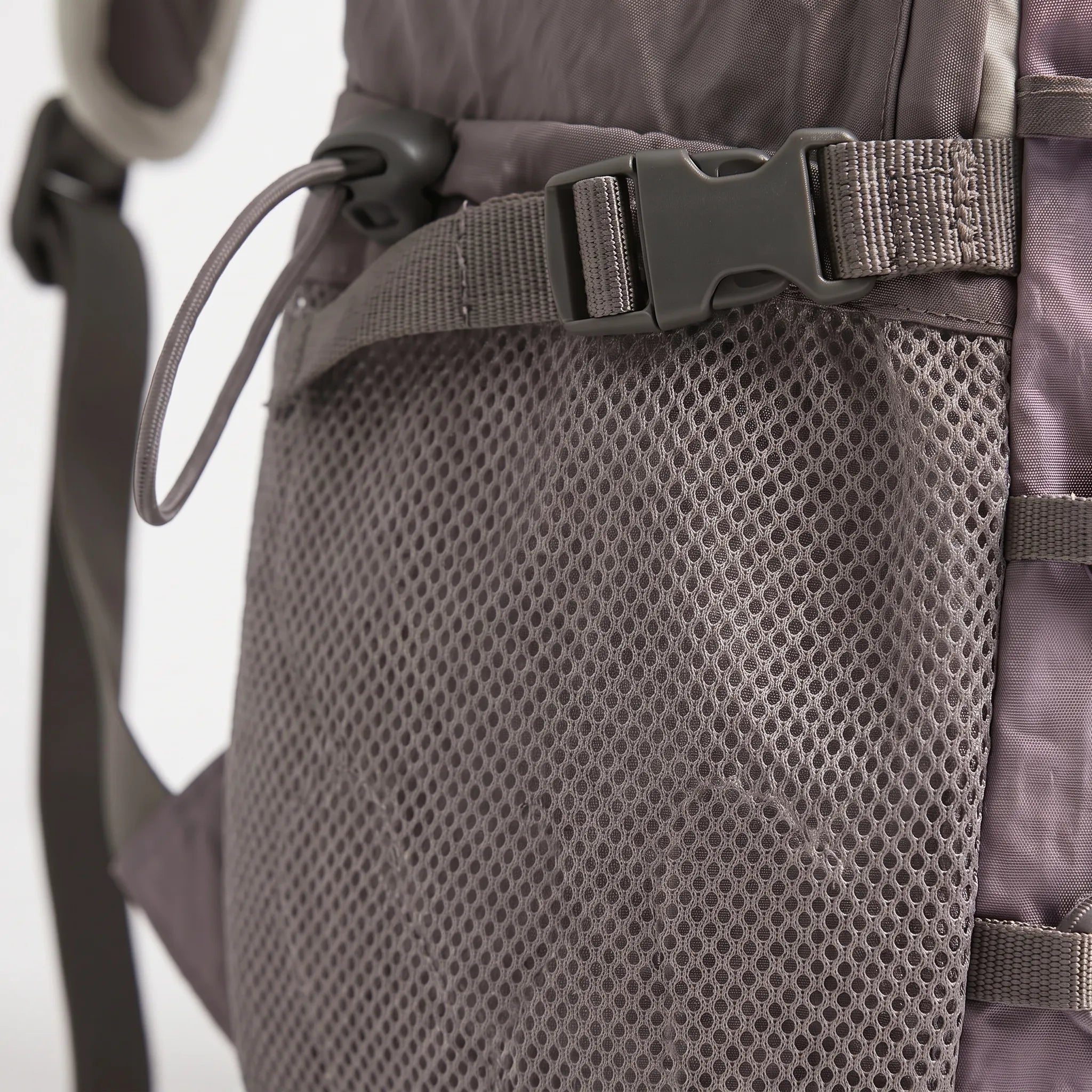 Sac à dos léger, capacité 35 l, sandow et poches en filet