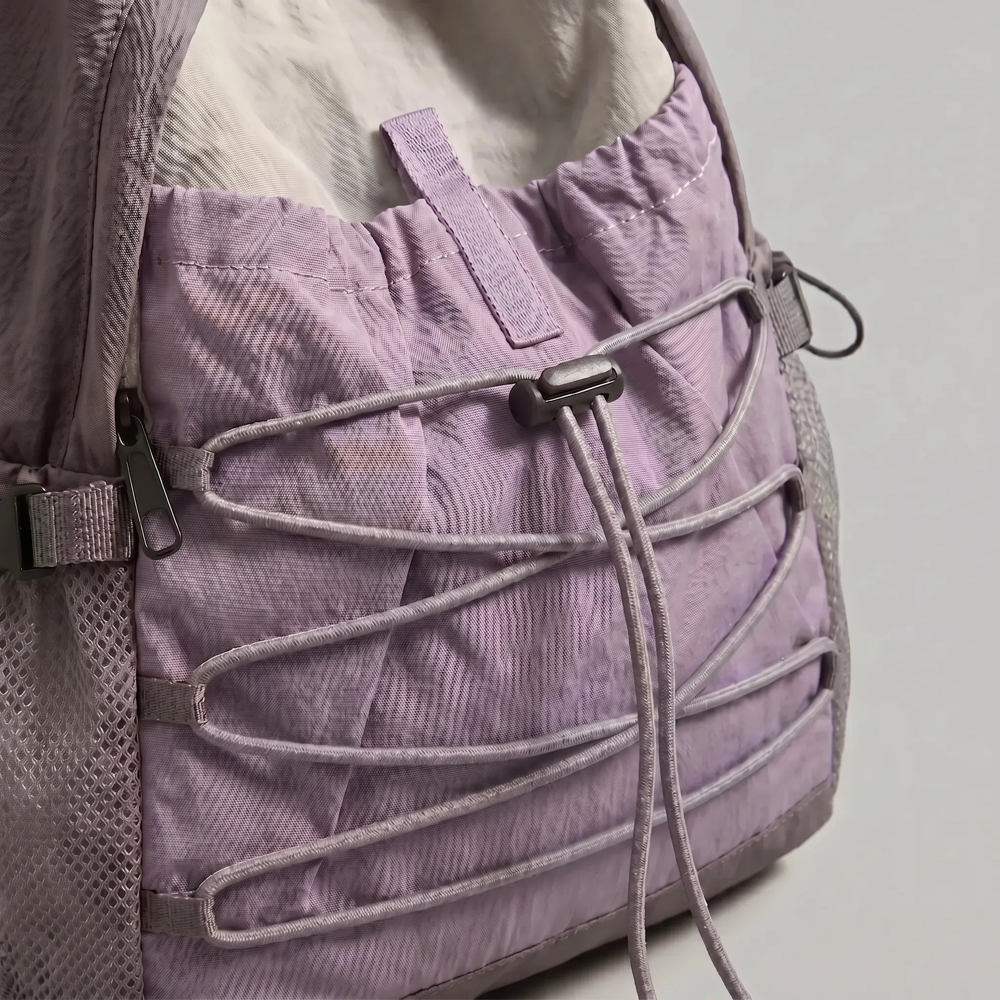 Sac à dos léger, capacité 35 l, sandow et poches en filet