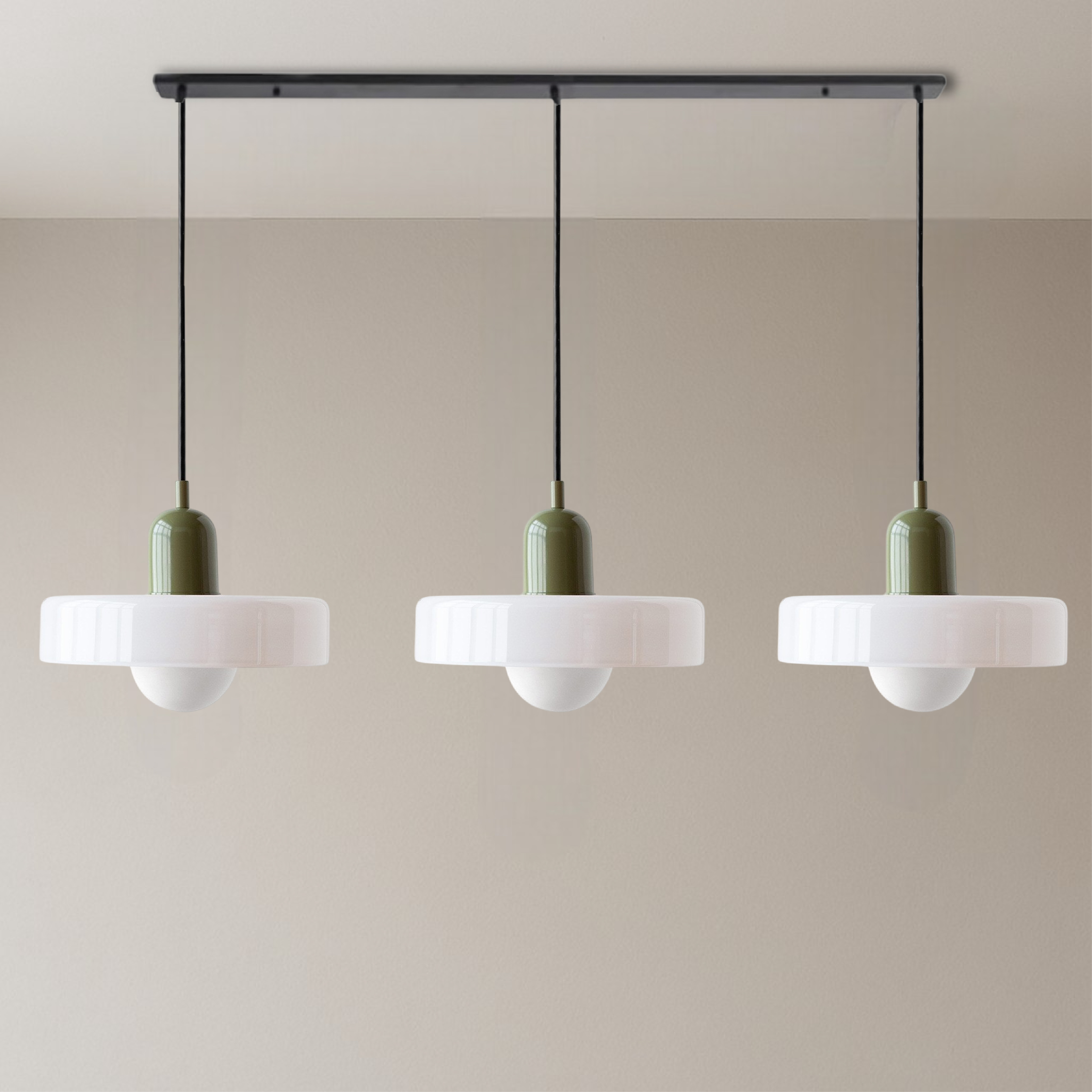 Suspension Bauhaus 3 lumières — Abat-jours en verre coloré, ampoules G9, éclairage blanc chaud