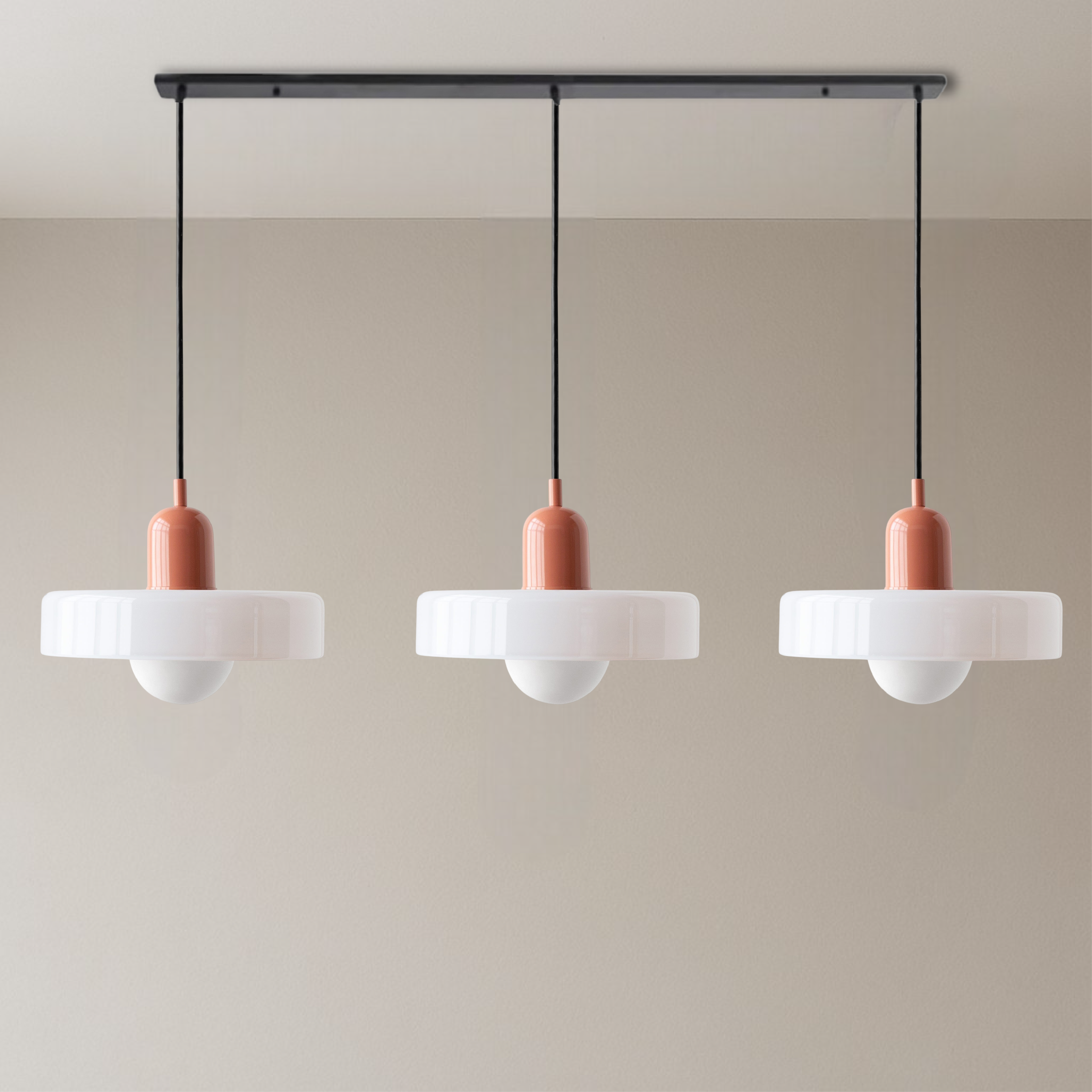 Suspension Bauhaus 3 lumières — Abat-jours en verre coloré, ampoules G9, éclairage blanc chaud