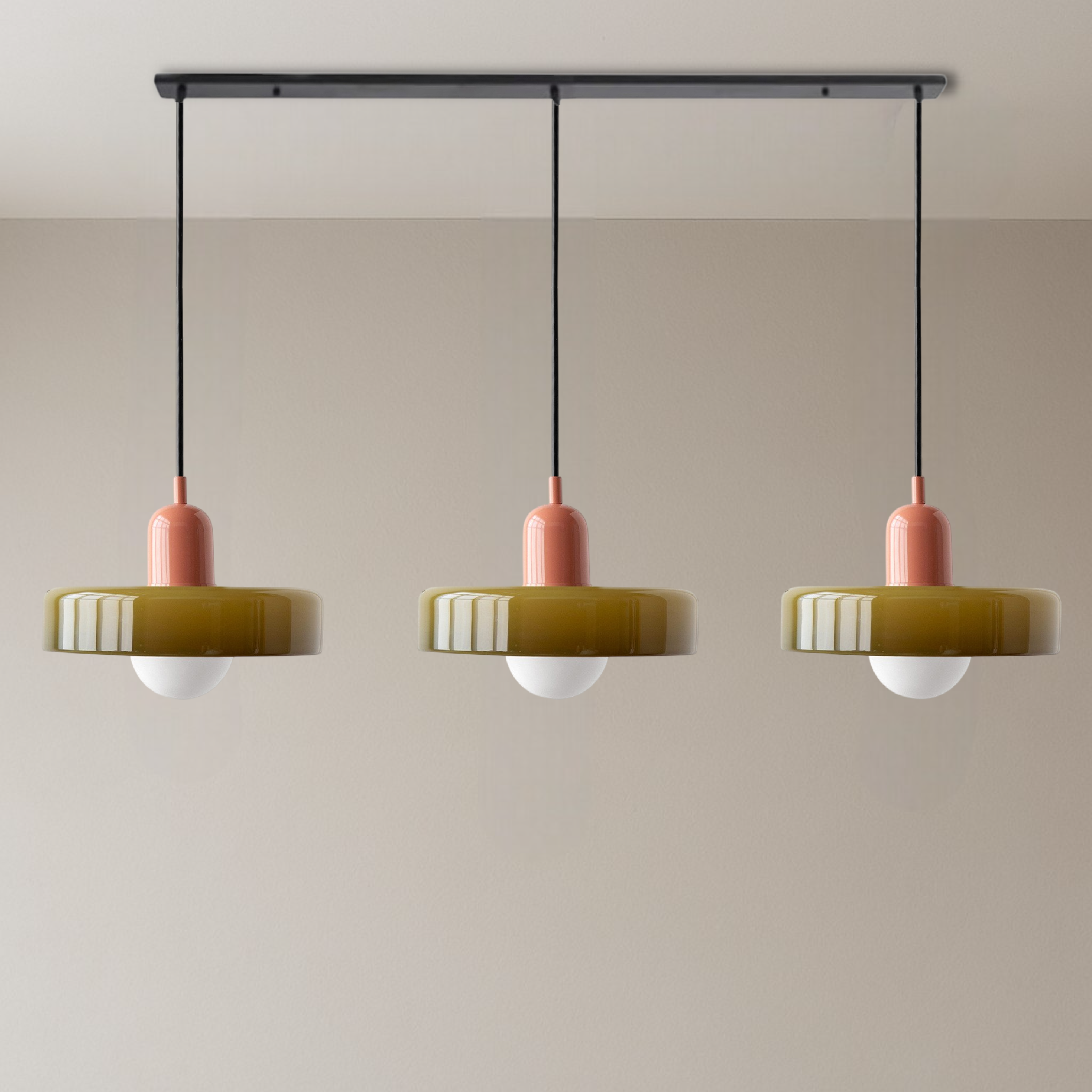 Suspension Bauhaus 3 lumières — Abat-jours en verre coloré, ampoules G9, éclairage blanc chaud