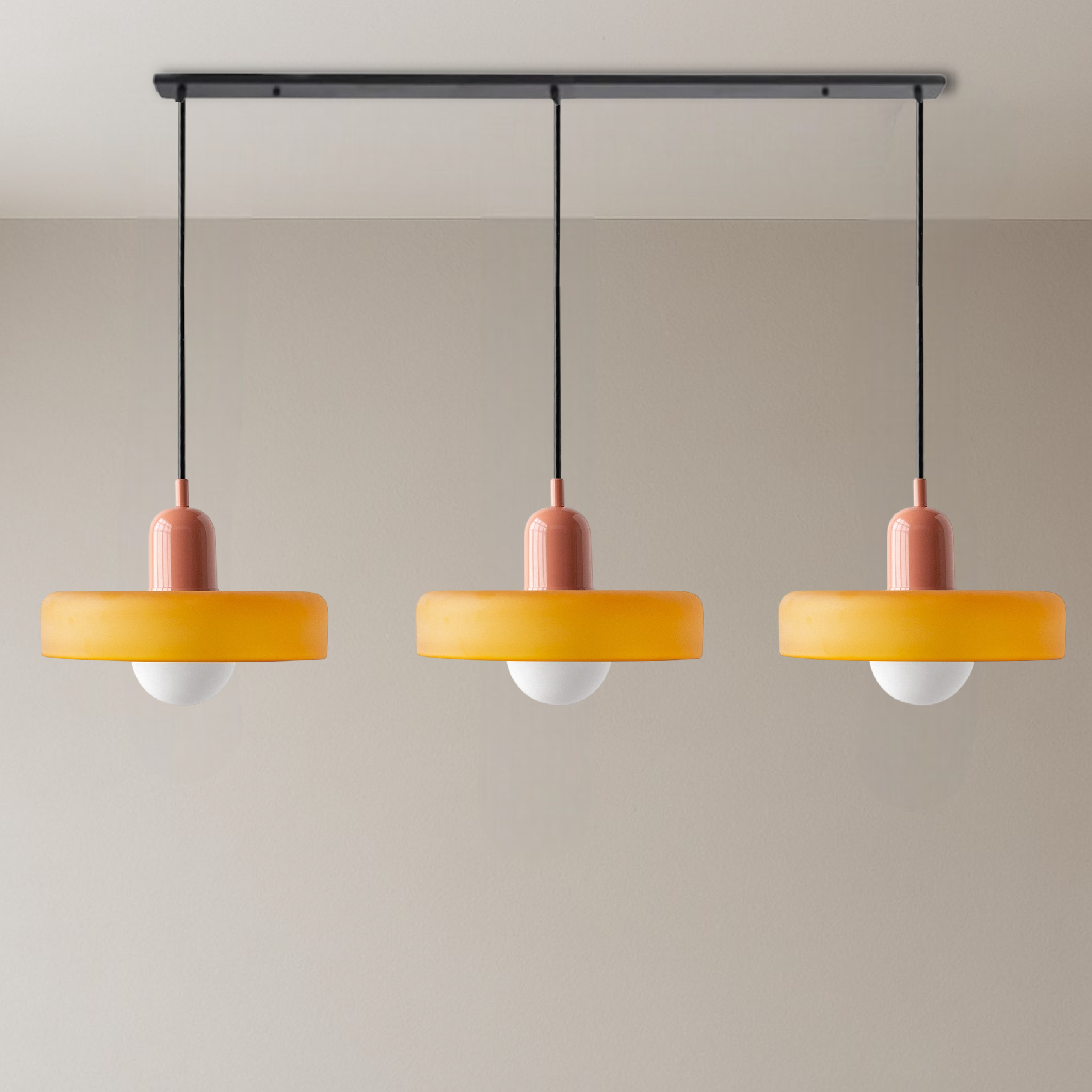 Suspension Bauhaus 3 lumières — Abat-jours en verre coloré, ampoules G9, éclairage blanc chaud