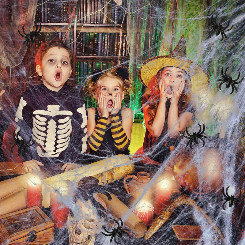 Toile d'araignée géante pour Halloween 700 × 550 cm avec piquets et crochet, araignée noire poilue 30 cm aux yeux rouges