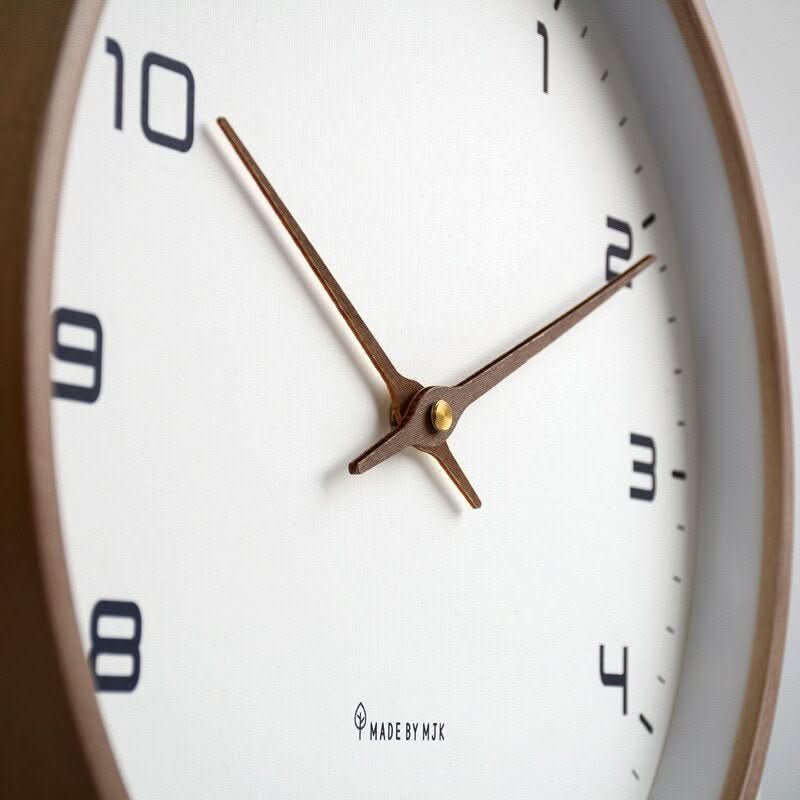Horloge murale en bois silencieuse au design scandinave