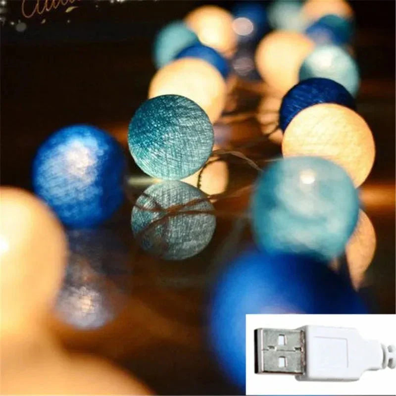 Jolie guirlande de lumières féeriques en boule de coton pastel