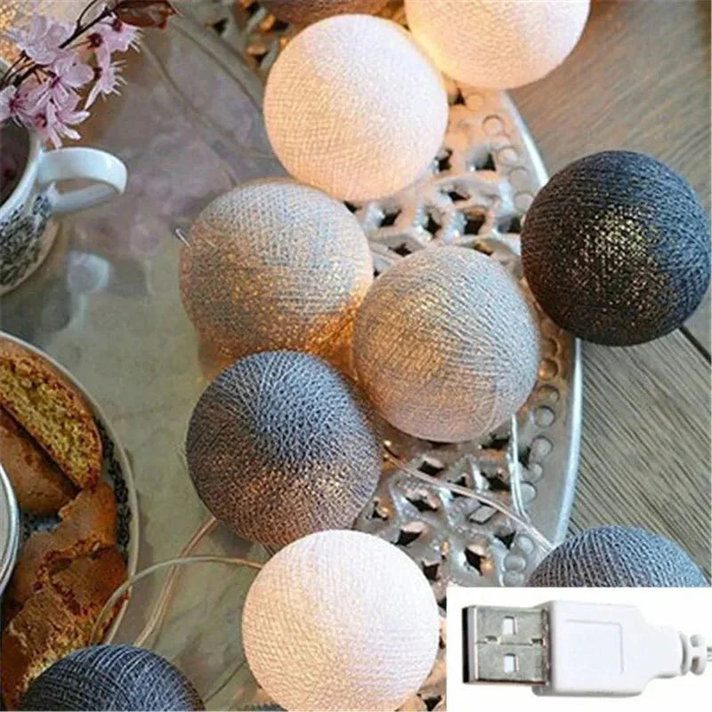 Jolie guirlande de lumières féeriques en boule de coton pastel