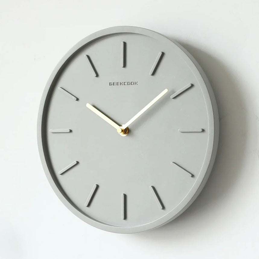 Horloge murale minimaliste | Design gris sculptural