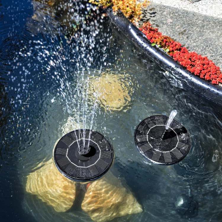 Fontaine solaire pour étang au design flottant et avec plusieurs modes de jet