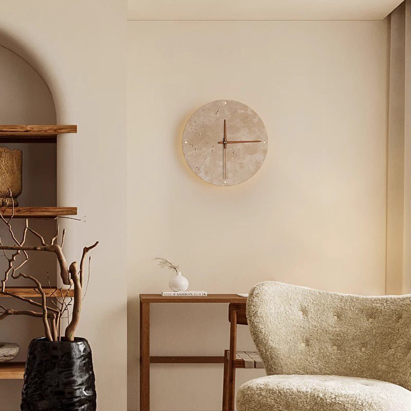 Réveillez votre espace avec l'horloge murale Wabi-sabi en travertin