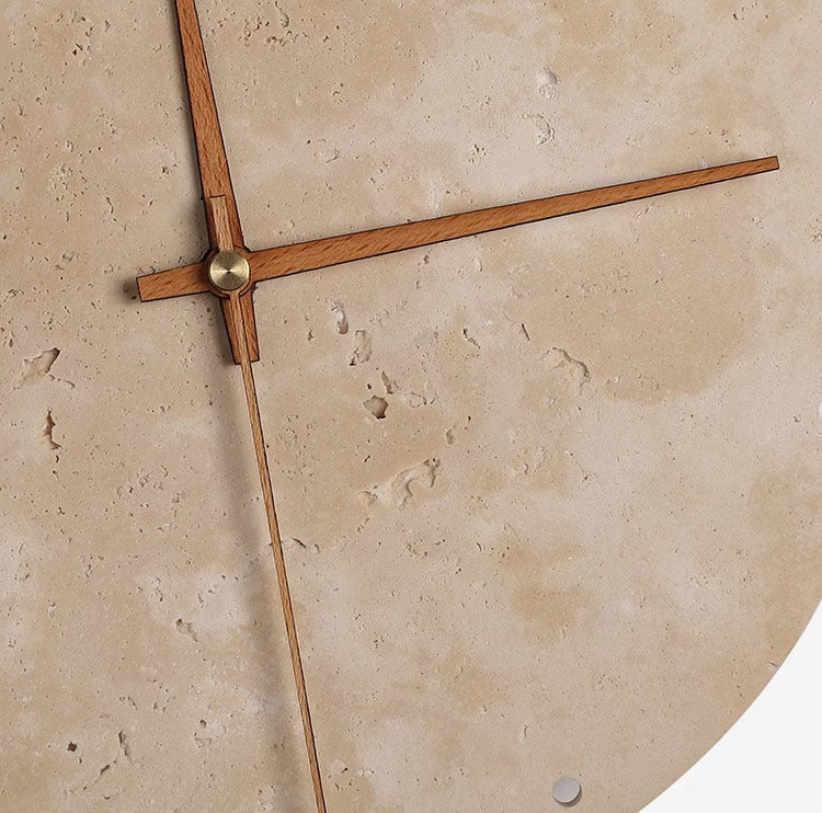 Réveillez votre espace avec l'horloge murale Wabi-sabi en travertin