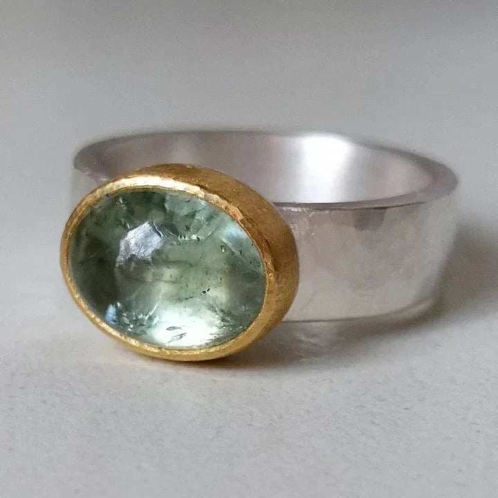 Bague de déclaration en argent avec lunette ovale en aigue-marine et en or pour femmes